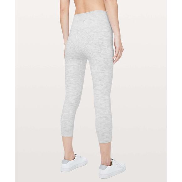 LULULEMON Women's Wunder Under Crop High-Rise Luxtreme 21" Size 2 - Picture 3 of 14